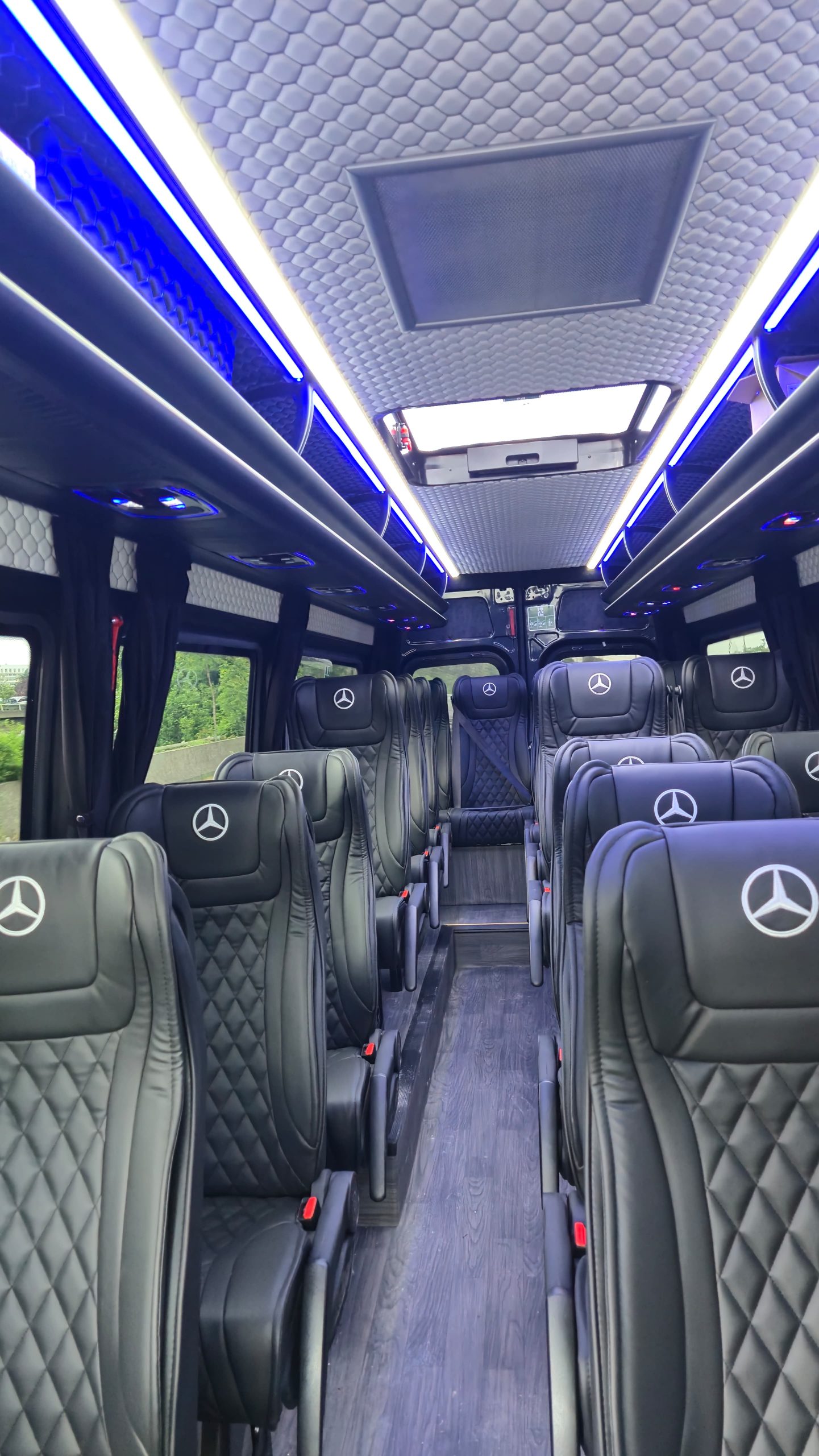 Mercedes sprinter - Capacité : 22 passagers