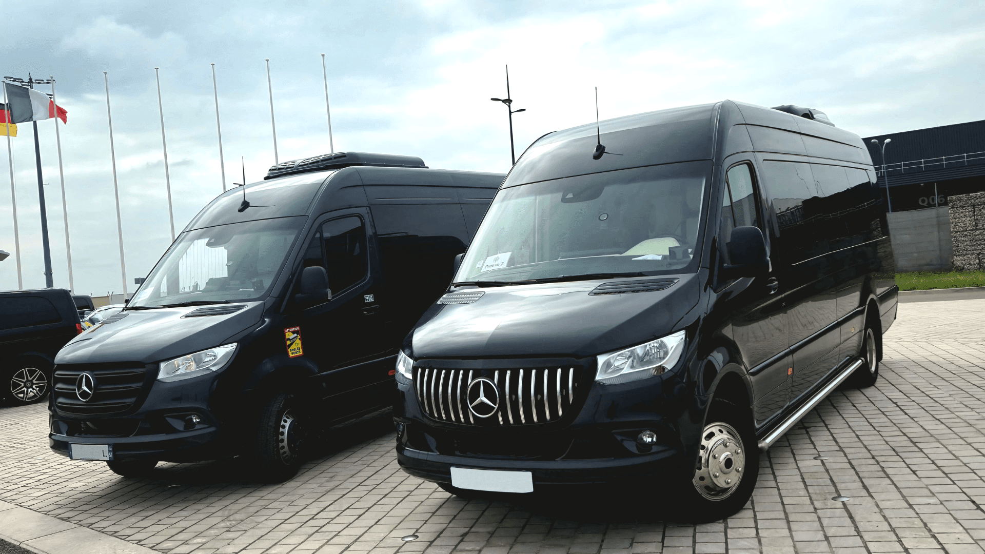 2 MINIBUS HAUT DE GAMME