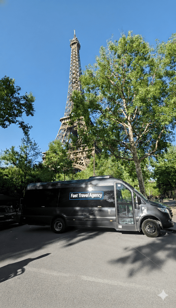 minibus 22 places en face de la tour eiffel