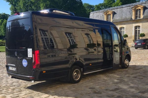 car stationné pour un événement privé